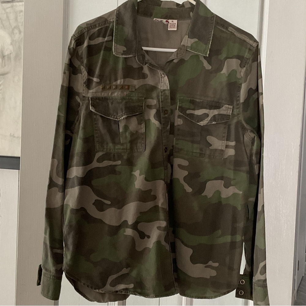 MILITARY CAMO SHIRT/BLOUSE